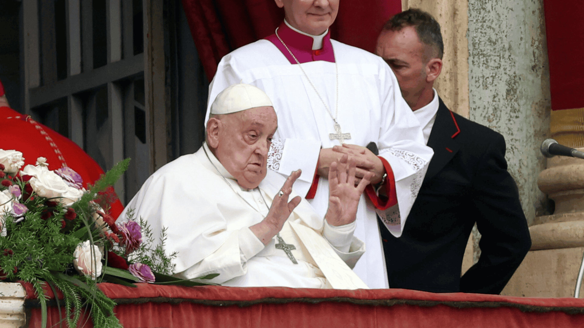 Papież nagle przerwał wielkanocne orędzie i poprosił o pomoc. Plac św. Piotra zamarł
