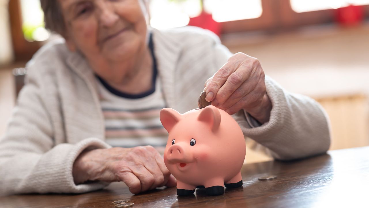 ZUS przeliczy na nowo emerytury i renty. Seniorzy z tych roczników mogą liczyć na wyższe świadczenia po podpisie prezydenta Nawrockiego